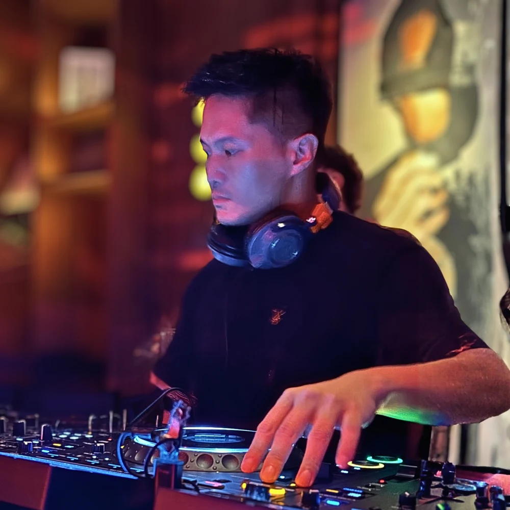 AY playing a DJ set