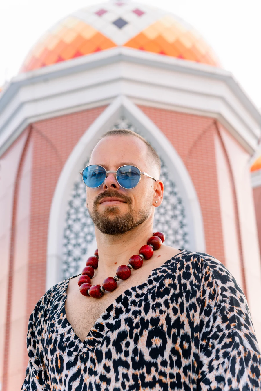 Siggi wearing blue glasses